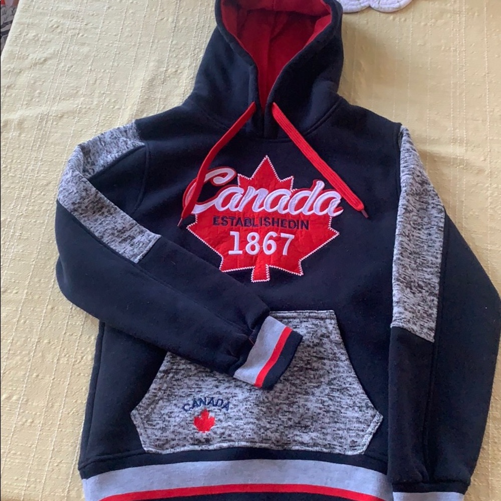 Boys sweatshirt  🇨🇦